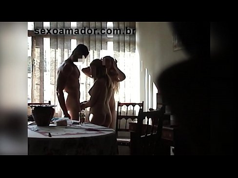 ❤️ Sex-Freunde laden einen riesigen Mann und einen Dreier mit ihm ein Fucking video bei de.xxxner.ru ❌️❤