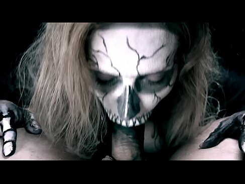 ❤️ Dämonenmädchen lutscht Schwanz mit ihrem schwarzen Mund und schluckt Sperma. Fucking video bei de.xxxner.ru ❌️❤